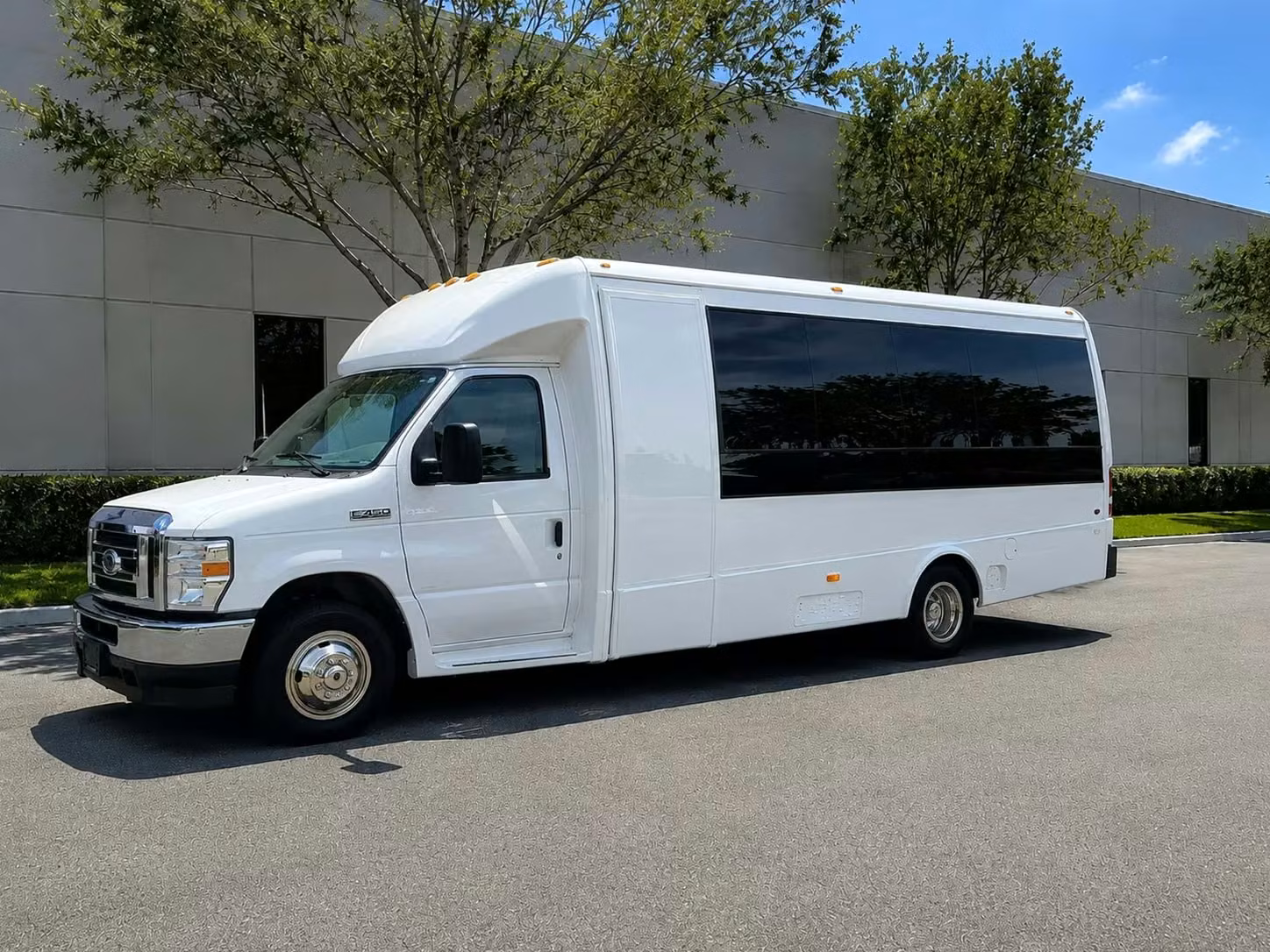 chamblee 15 passenger minibus rental