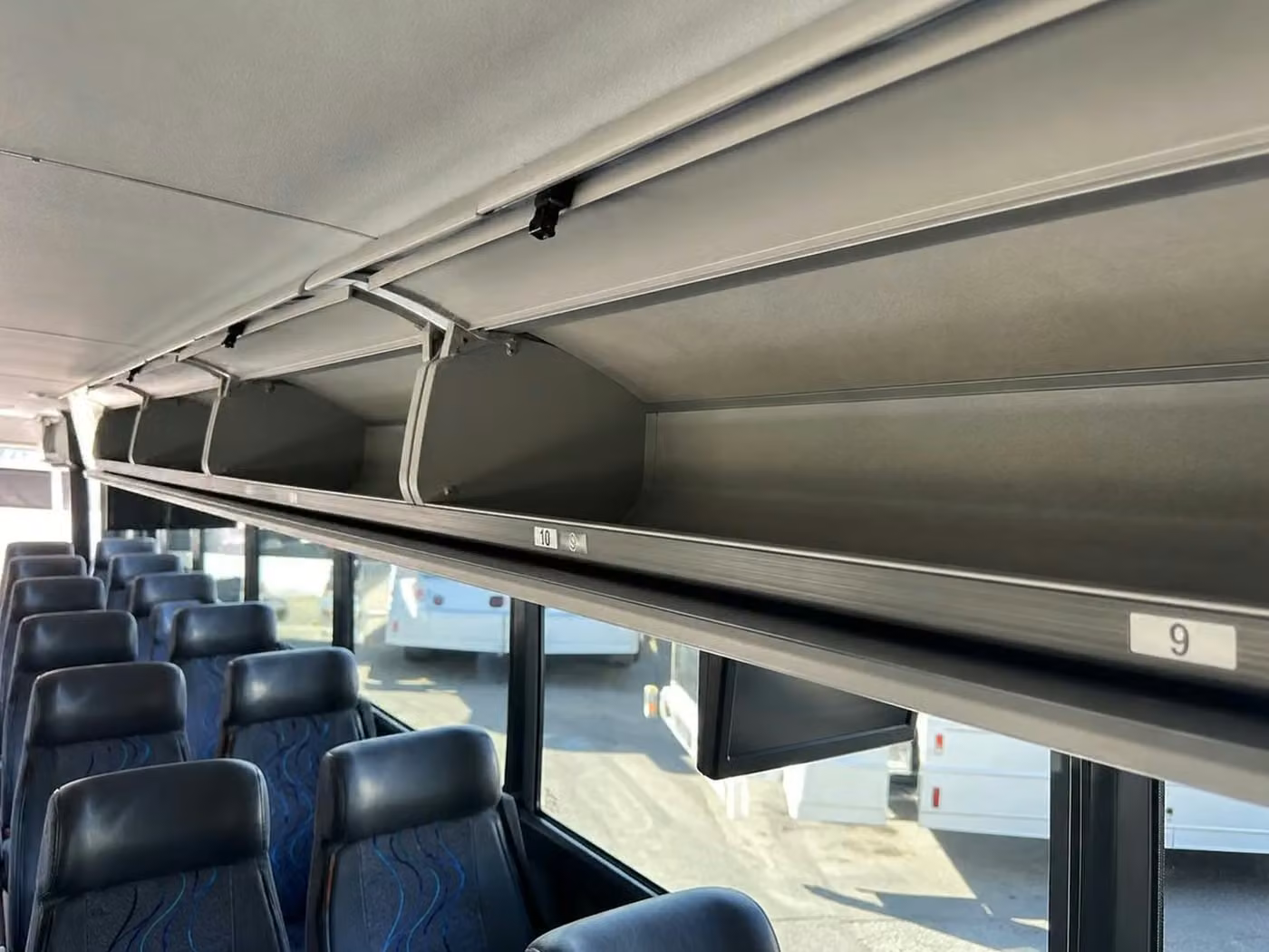 chamblee 18 passenger minibus overhead storage