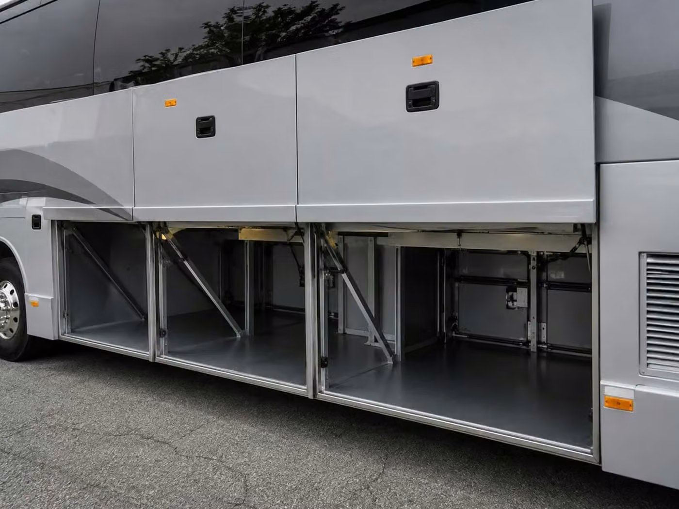 chamblee 56 passenger charter bus luggage bays