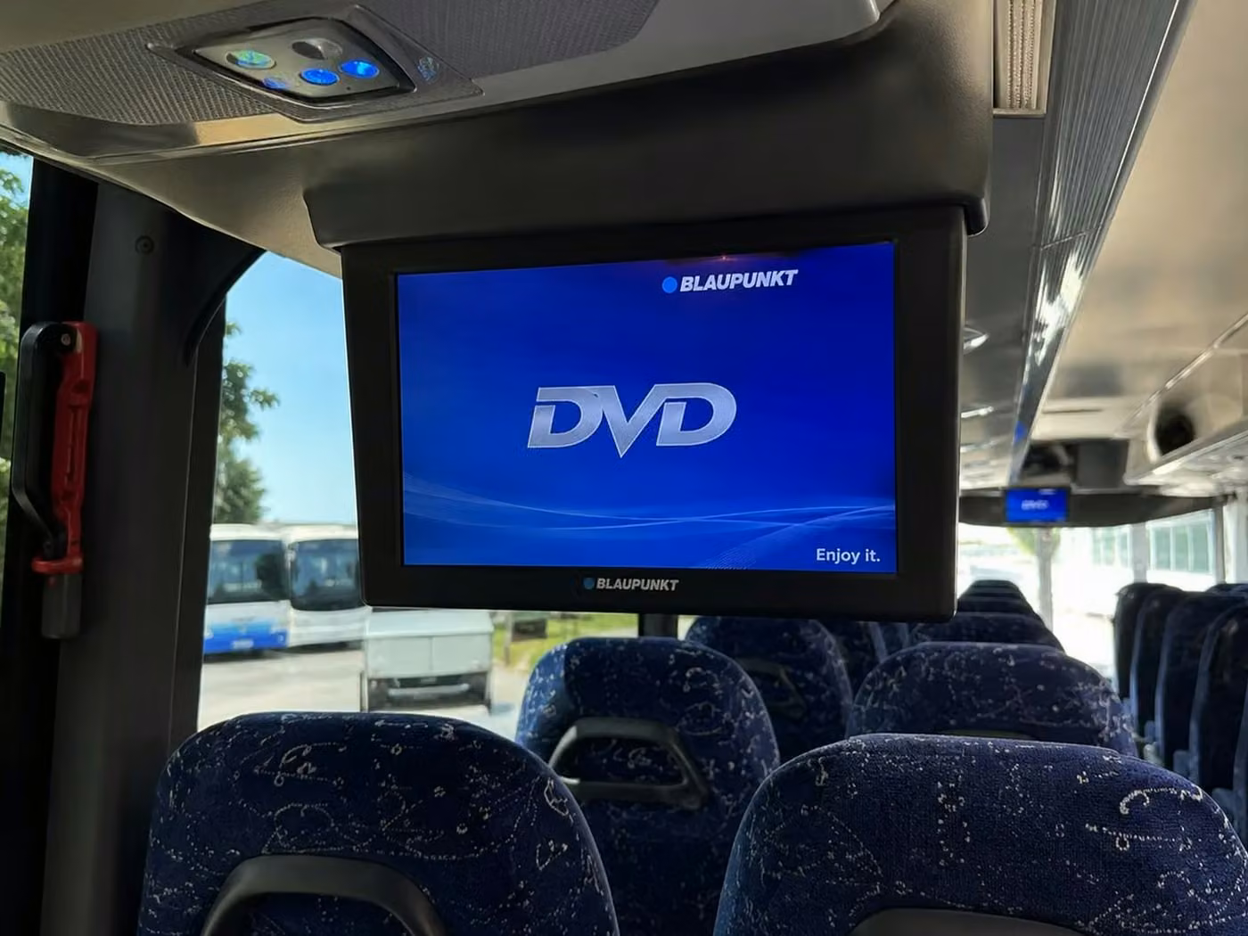 chamblee 56 passenger charter bus tvs